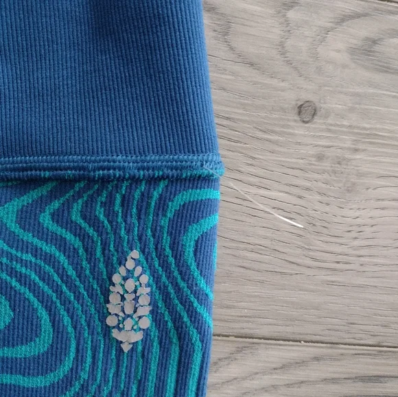 NEW FREE PEOPLE MOVEMENT Jacquard Ankle Leggings Wave Rider/Swirl Size S - Picture 8 of 9
